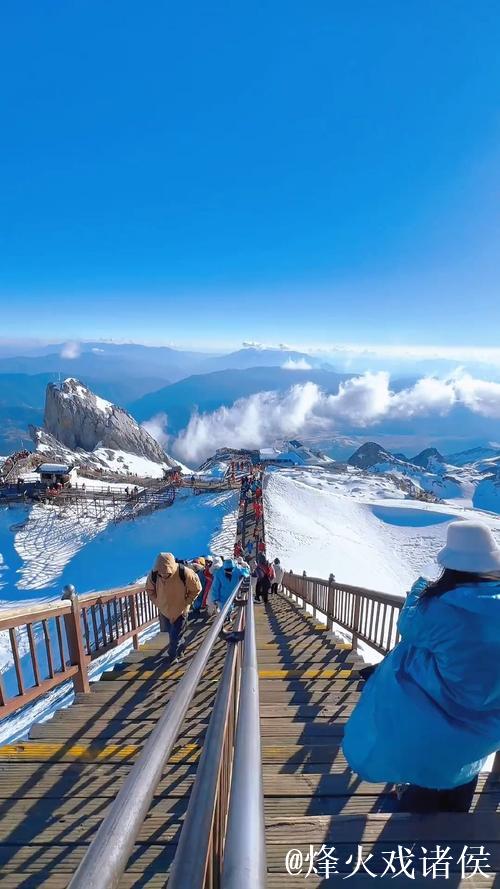 云南昆明：北纬26°罕见雪山打造雪域旅游新体验