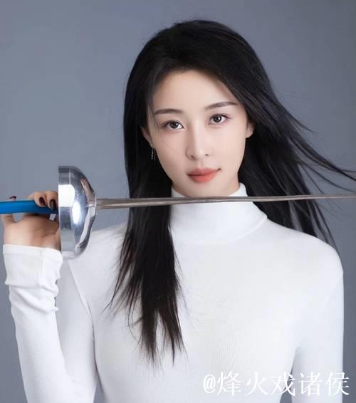 前国家击剑运动员秦雪官宣产子，重7斤2两，曾因转型做颜值主播引发热议